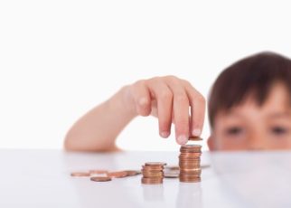 Educația taie, presa numără