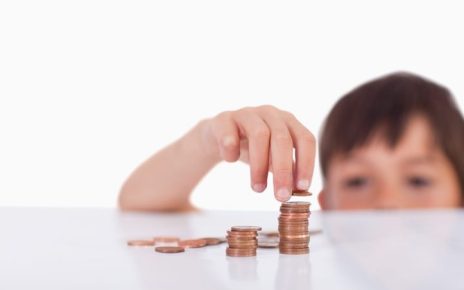 Educația taie, presa numără