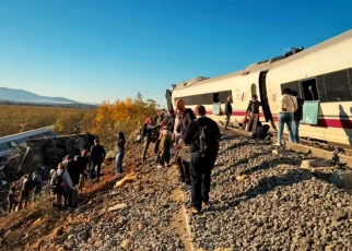 Accident grav în Spania: două trenuri s-au ciocnit, 39 de morți