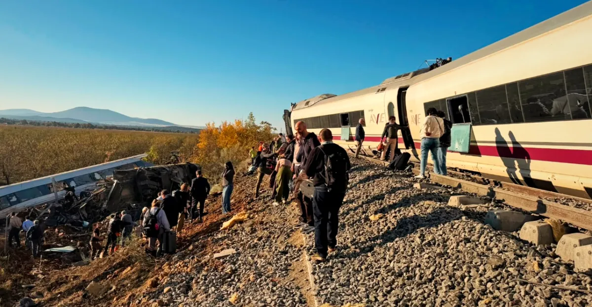 Accident grav în Spania: două trenuri s-au ciocnit, 39 de morți