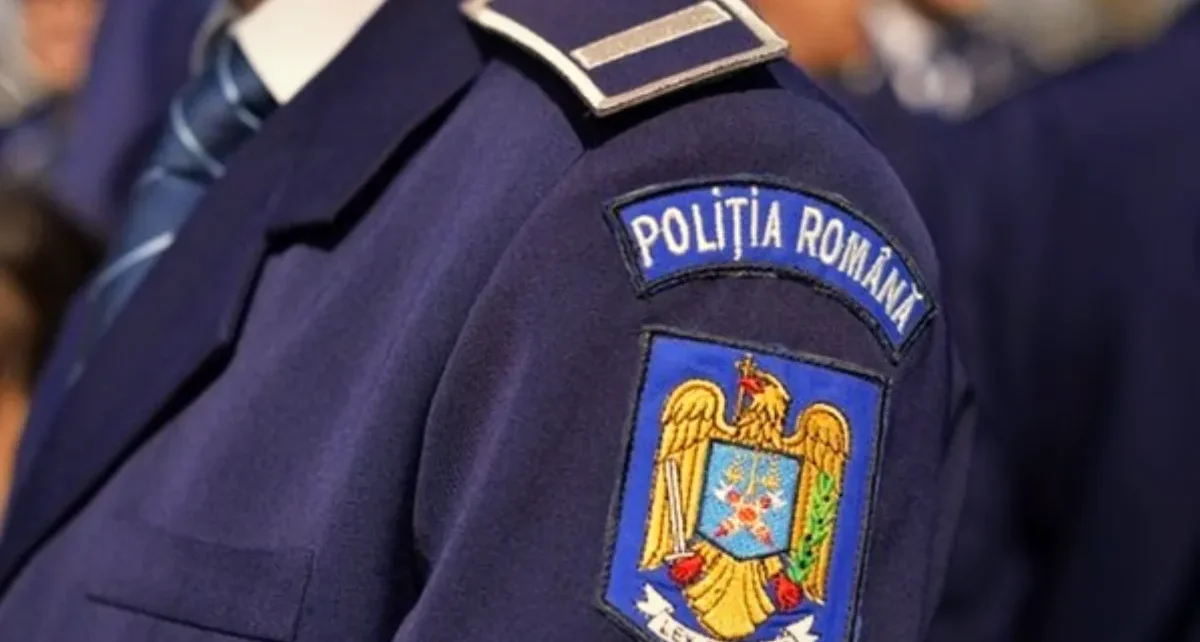Bărbatul a fost reținut după ce s-ar fi dat drept ofițer de poliție
