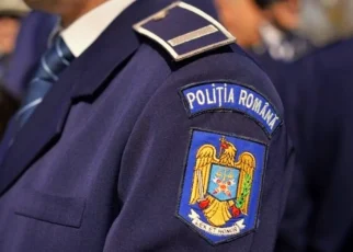 Bărbatul a fost reținut după ce s-ar fi dat drept ofițer de poliție