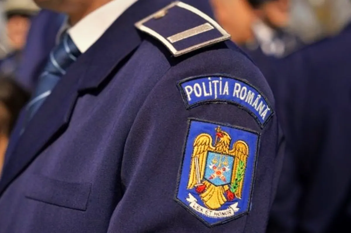 Bărbatul a fost reținut după ce s-ar fi dat drept ofițer de poliție