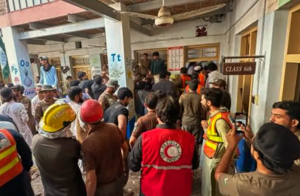 Cel puțin 29 de copii au murit după ce acoperișul unei școli s-a prăbușit, în Pakistan