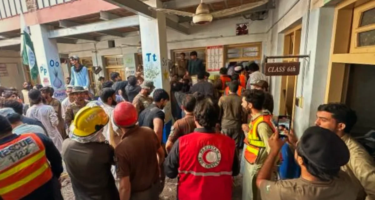 Cel puțin 29 de copii au murit după ce acoperișul unei școli s-a prăbușit, în Pakistan