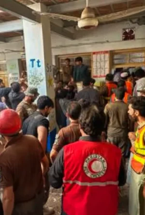 Cel puțin 29 de copii au murit după ce acoperișul unei școli s-a prăbușit, în Pakistan