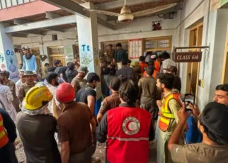 Cel puțin 29 de copii au murit după ce acoperișul unei școli s-a prăbușit, în Pakistan