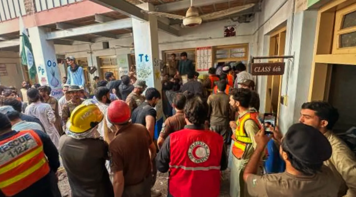 Cel puțin 29 de copii au murit după ce acoperișul unei școli s-a prăbușit, în Pakistan