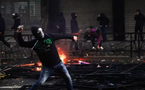 Ciocniri violente între studenți și poliție în Tirana