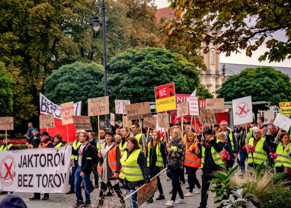 După distrugeri, Italia trimite 500 de militari pentru securitatea în Milano