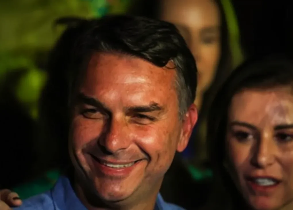 Flávio Bolsonaro a fugit din țară în urma refuzului de a predă pașapoartele