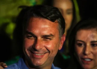 Flávio Bolsonaro a fugit din țară în urma refuzului de a predă pașapoartele