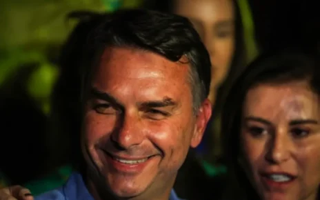 Flávio Bolsonaro a fugit din țară în urma refuzului de a predă pașapoartele