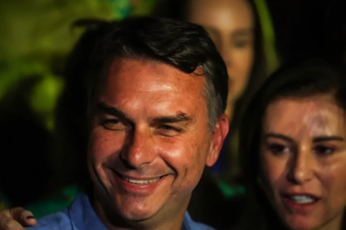 Flávio Bolsonaro a fugit din țară în urma refuzului de a predă pașapoartele