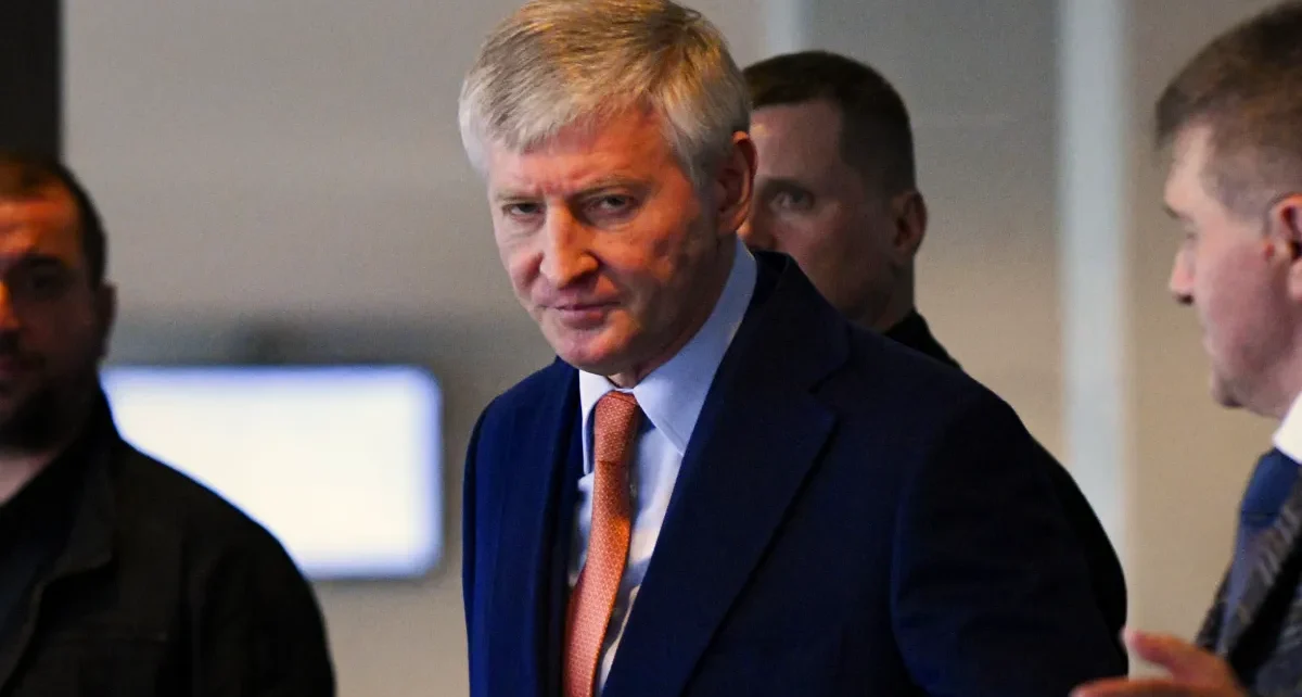 Miliardarul Ahmetov închide fabrică din România după atacurile ruse