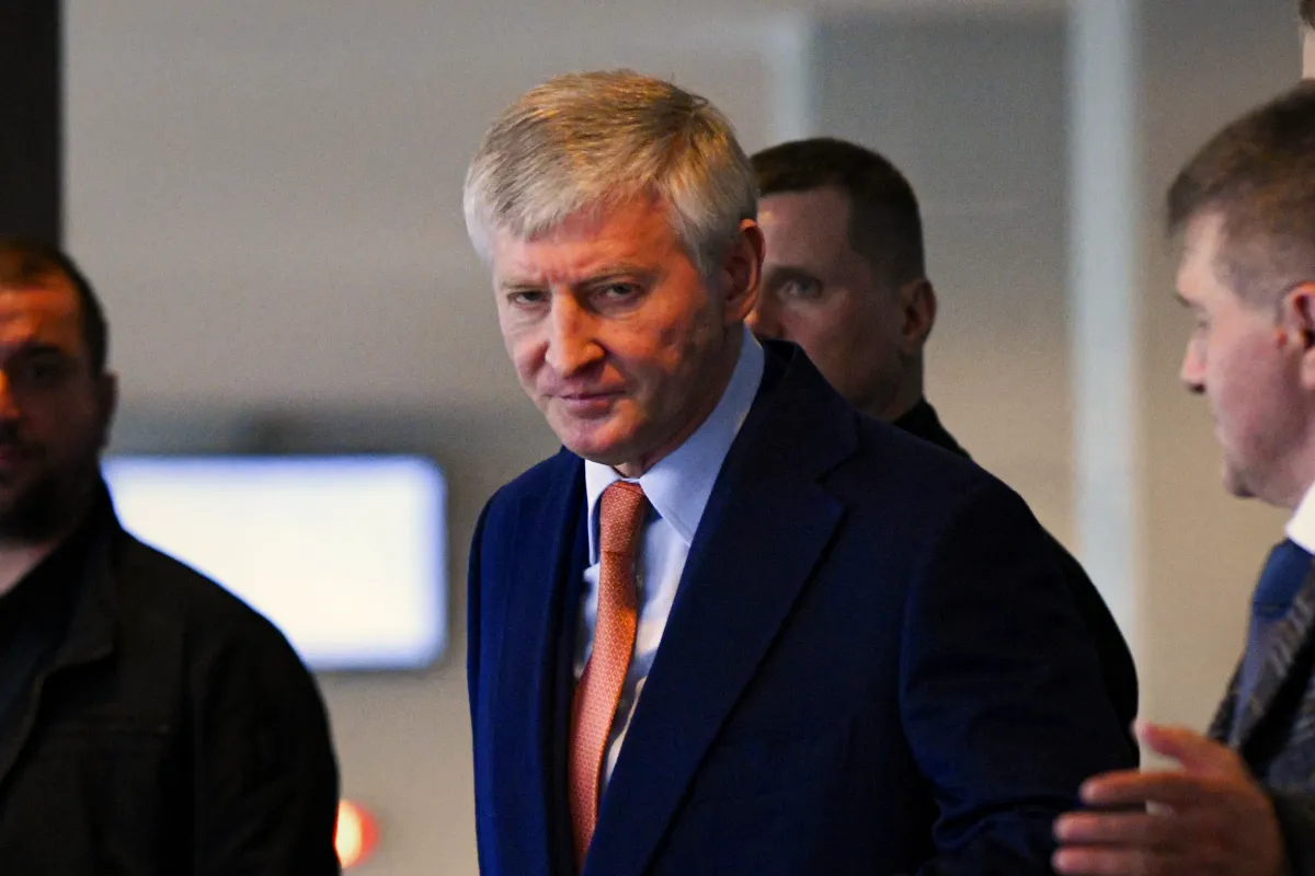 Miliardarul Ahmetov închide fabrică din România după atacurile ruse