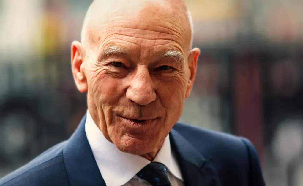 Patrick Stewart, omagiat de președintele Marvel Studios