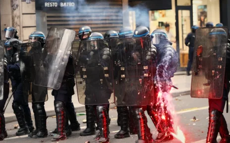 Polițiștii francezi susțin că guvernul a pus în pericol forțele de ordine