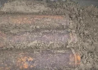 Trei proiectile explozive găsite pe A8, altele în Iași