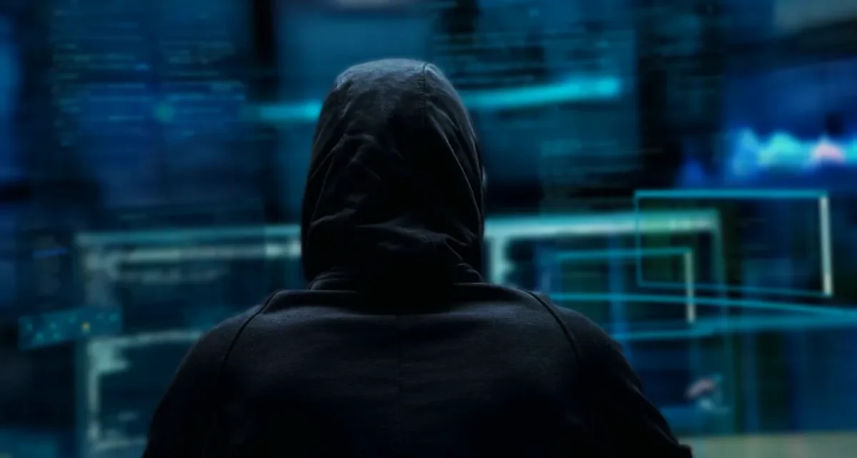 Un singur hacker atacă 100 de site-uri cu ajutorul AI
